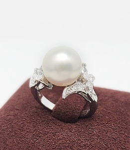 Mikimoto Platinum Pearl Ring